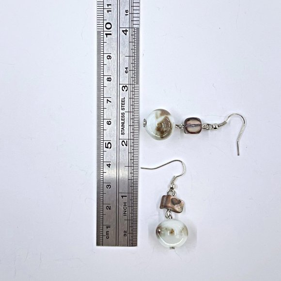 NWOT – White & Brown Porcelain Bead Brown Dyed Shell Dangle Fishhook Earrings - Picture 6 of 6